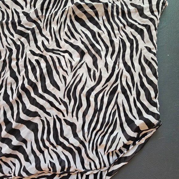 Victoria's Secret Zebra Coverup - Picture 3 of 5